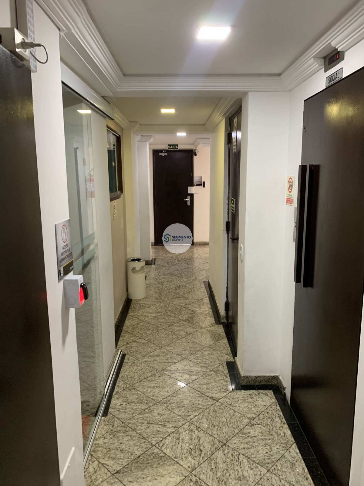  - Apartamento à venda em Curitiba, Cristo Rei, com 1 quarto, 21m²