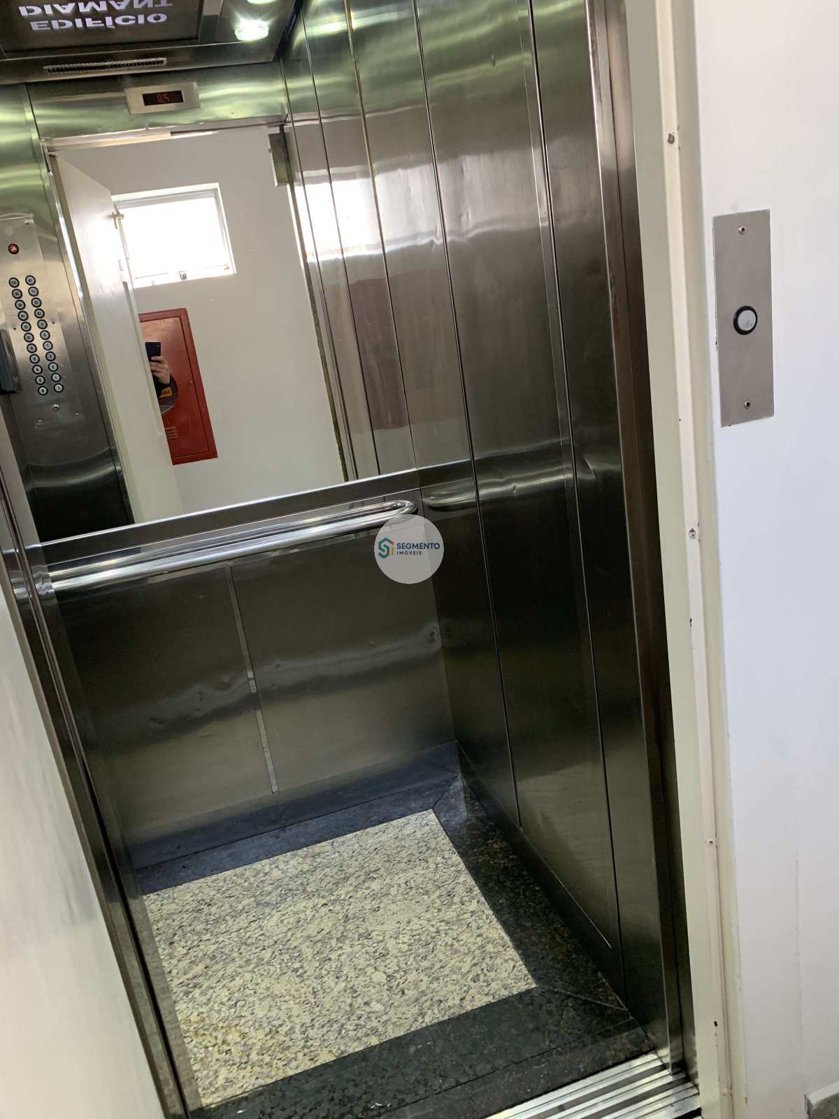  - Apartamento à venda em Curitiba, Cristo Rei, com 1 quarto, 21m²