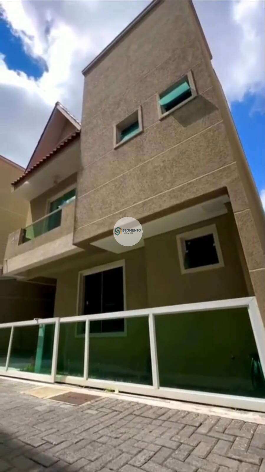  - Sobrado Triplex à venda no Portão
