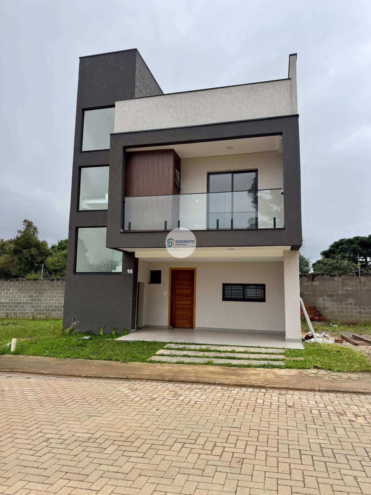 Sobrado à venda com 3 quartos, 124m² - Barreirinha,Curitiba